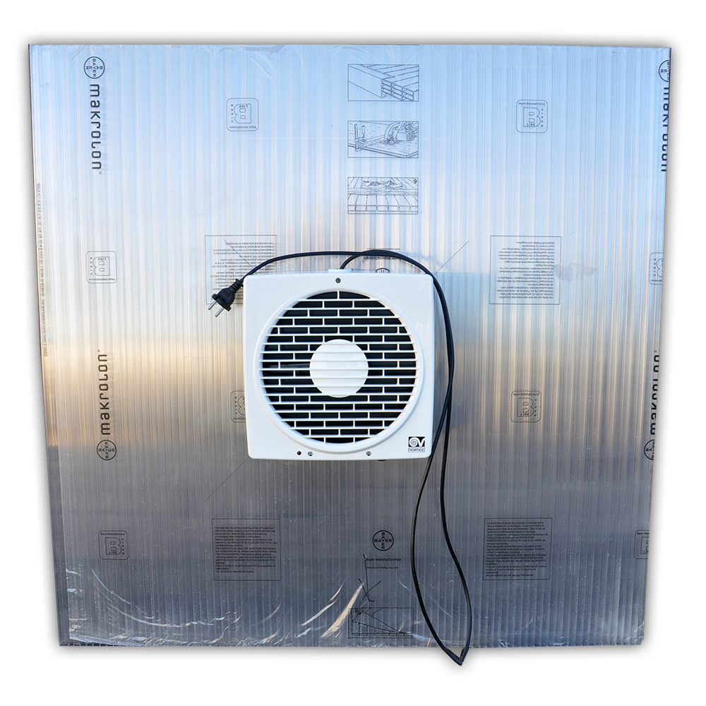 Lüfter auf einer Polycarbonplatte vormontiert